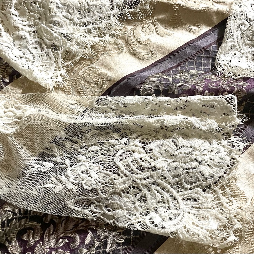Forever 21 Cropped Crochet Lace Overlay, Off White, Medium Bell Sleeve Frayed - Picture 4 of 5